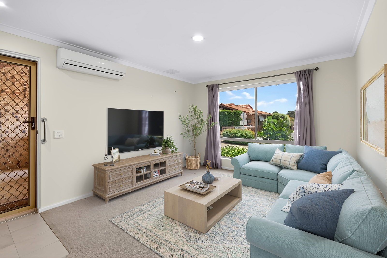 living room 