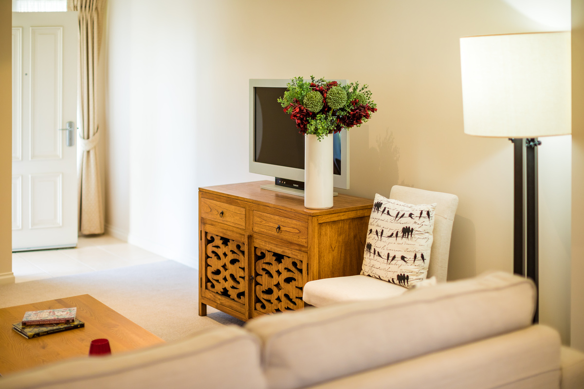 Windsor Park villa living room with TV, couch and lamp