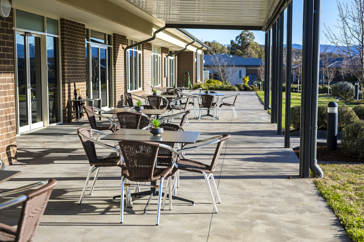 Isabella Gardens Village Photography Outdoor Dining