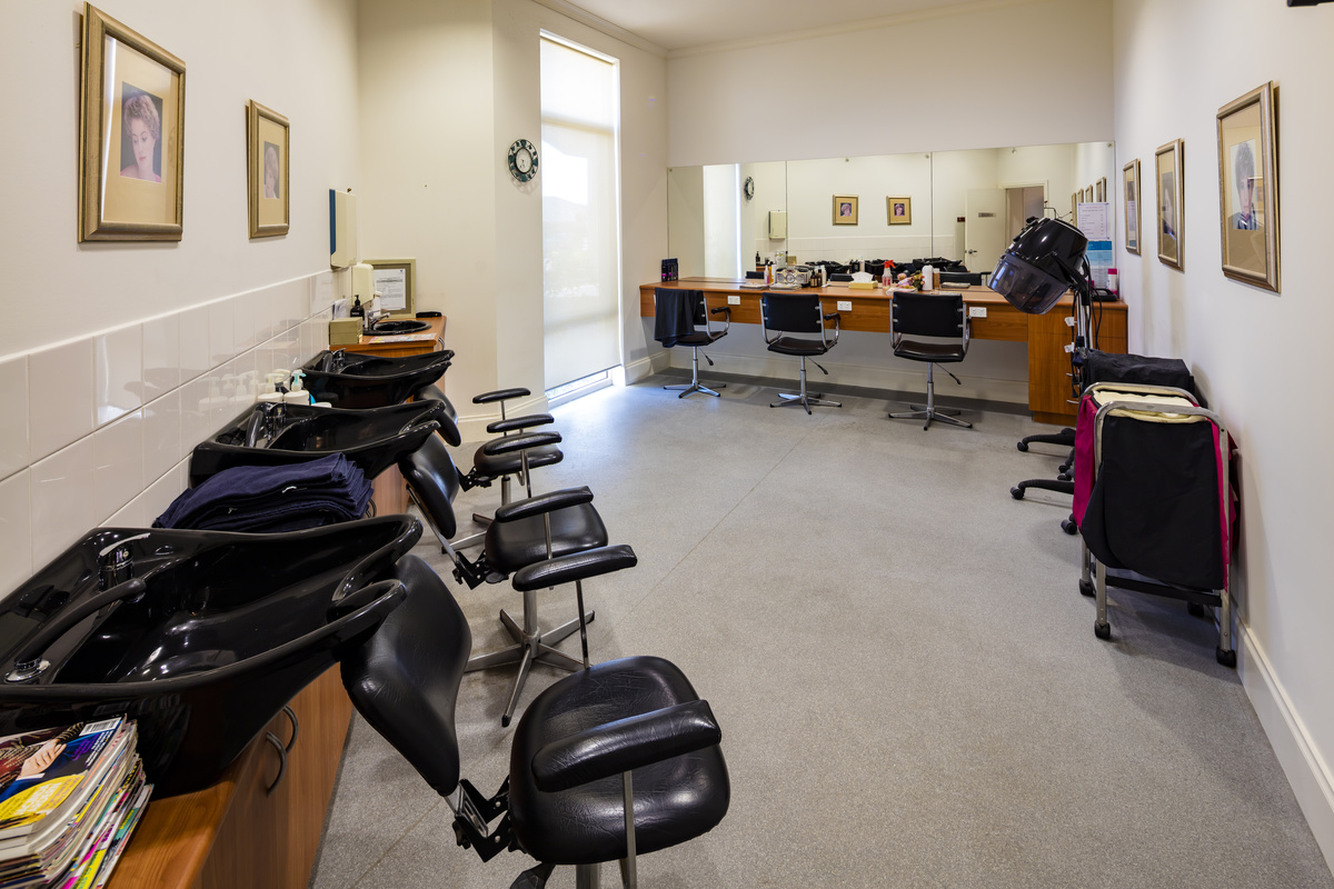Waterford Valley Lakes hairdressing salon/barber