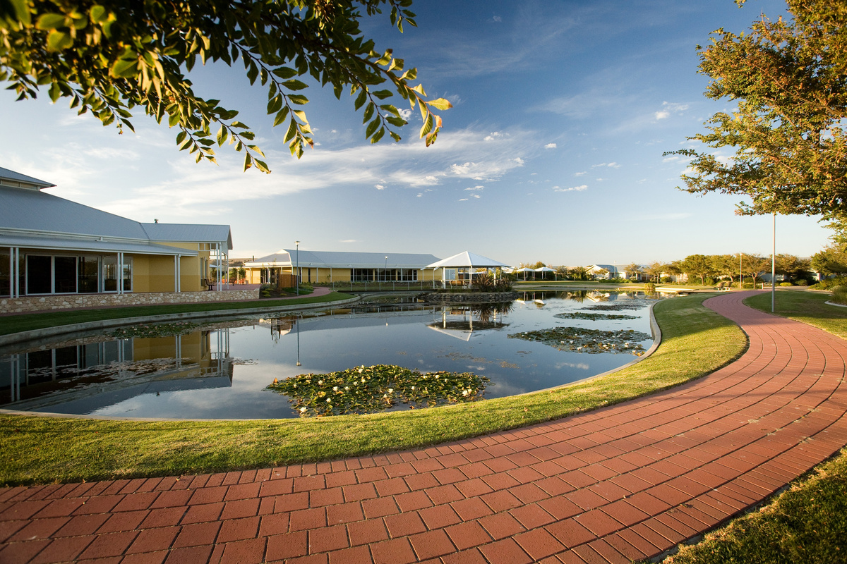 ELLV - Elliot Gardens - Village Photography