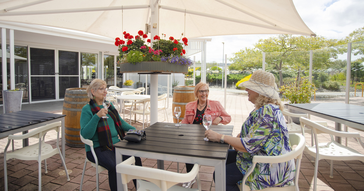 Keyton - New Romans .Residents from four different Keyton retirement villages gather for a xmas celebration at the Elliot Gardens in South Australia...Photography Jeremy Piper.
