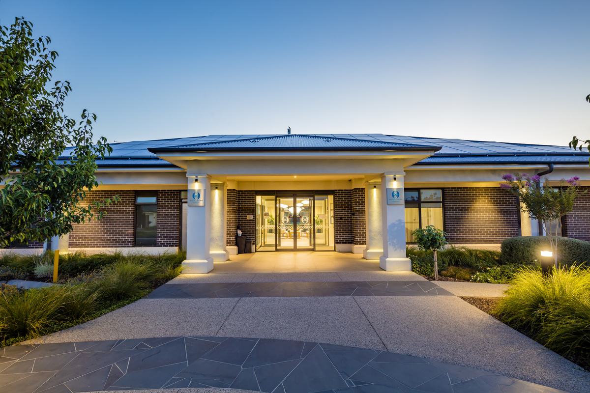 The Links at Waterford main entrance outside evening