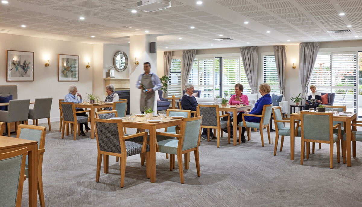 Menzies Malvern dining room with people socialising and relaxing