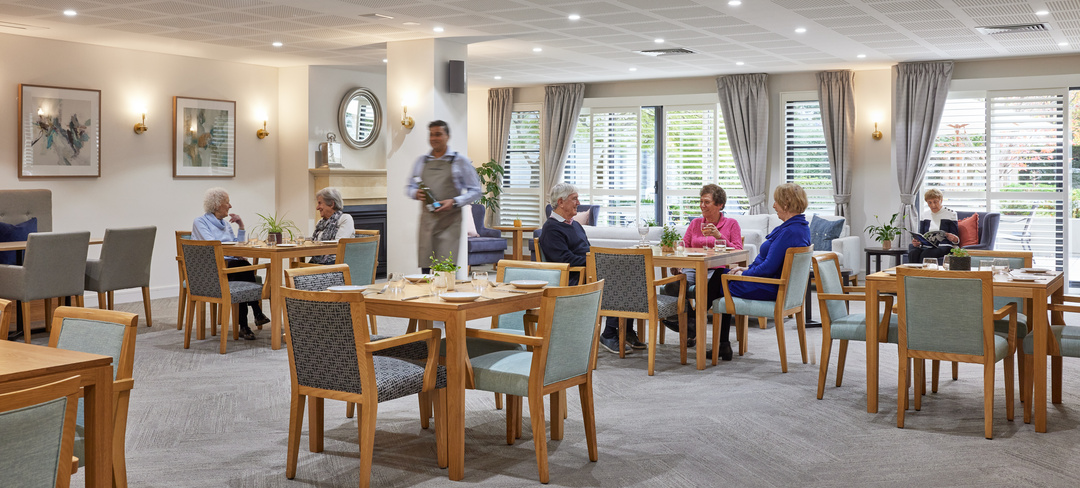 Menzies Malvern dining room with people socialising and relaxing