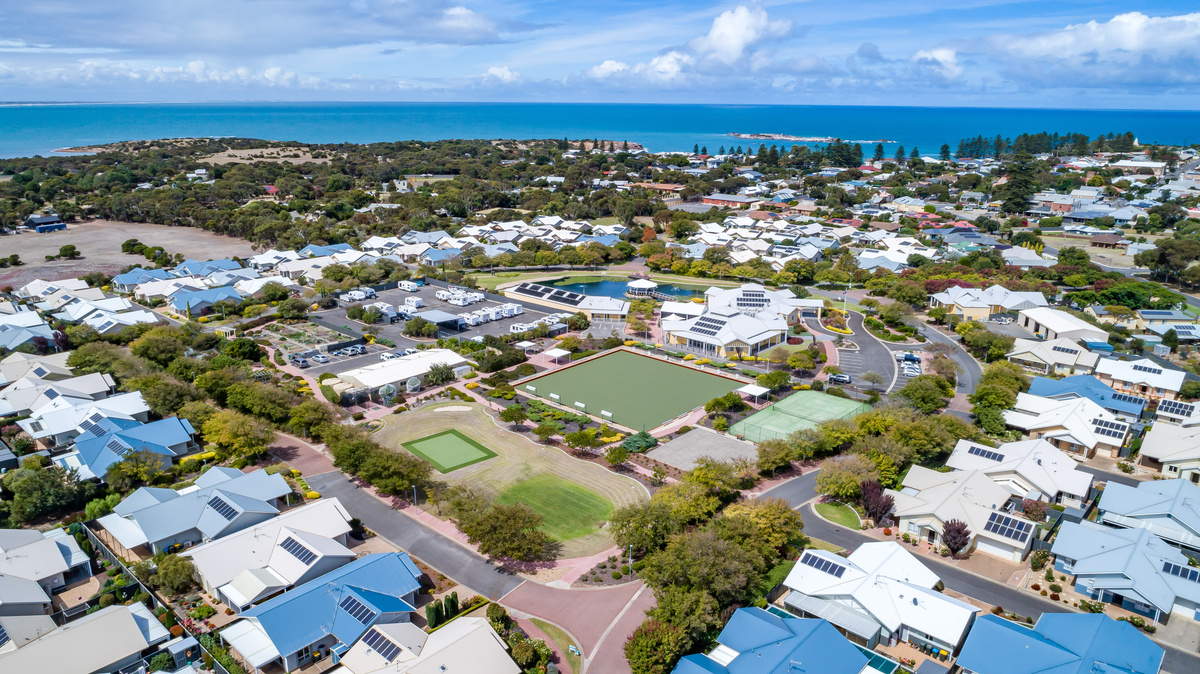 ELLV - Elliot Gardens - Village Photography