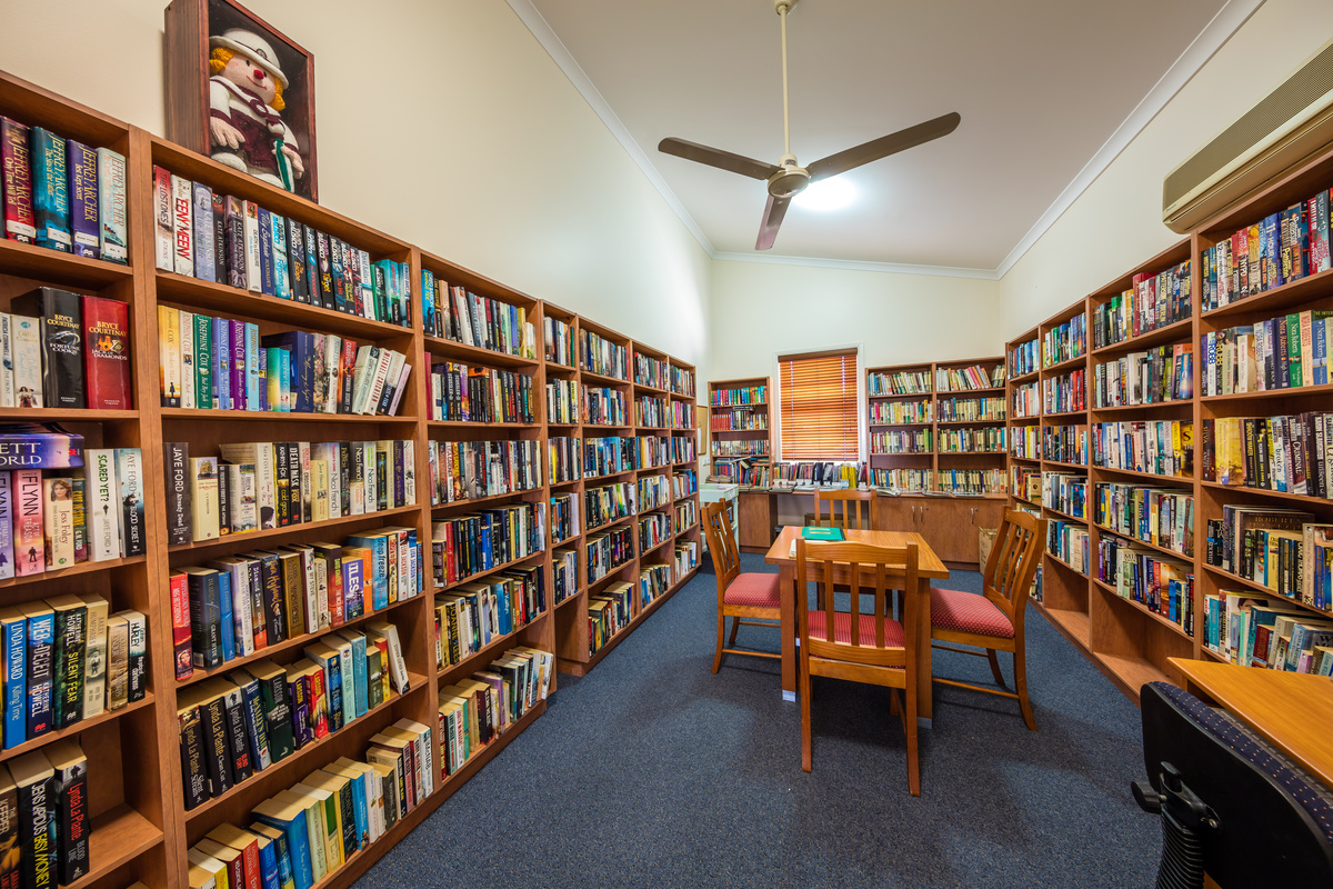 EAGV - Eaglemount Resort - Village Photography Indoor Library