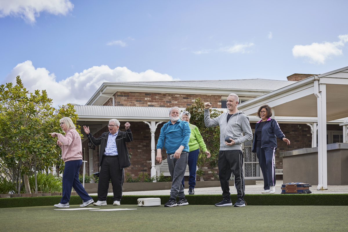 HGLV Heathglen Village Residents bowling 1
