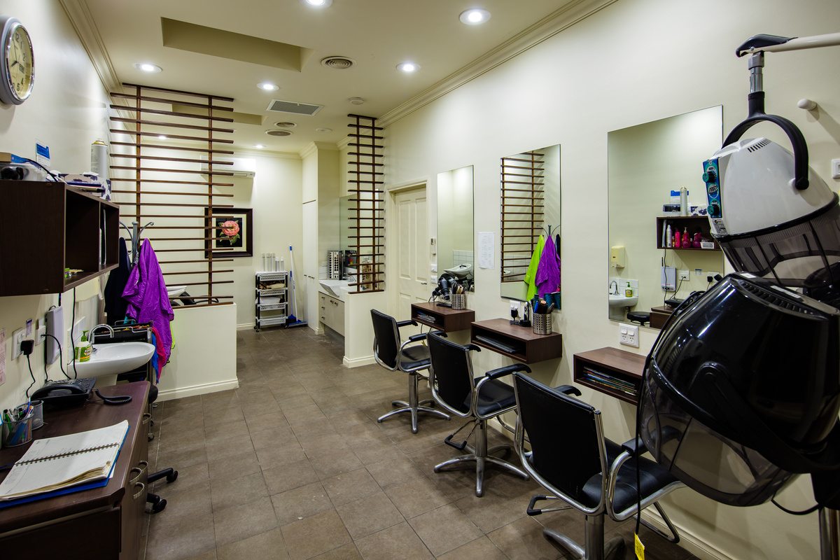 Fiddlers Green hairdressing salon/barber room