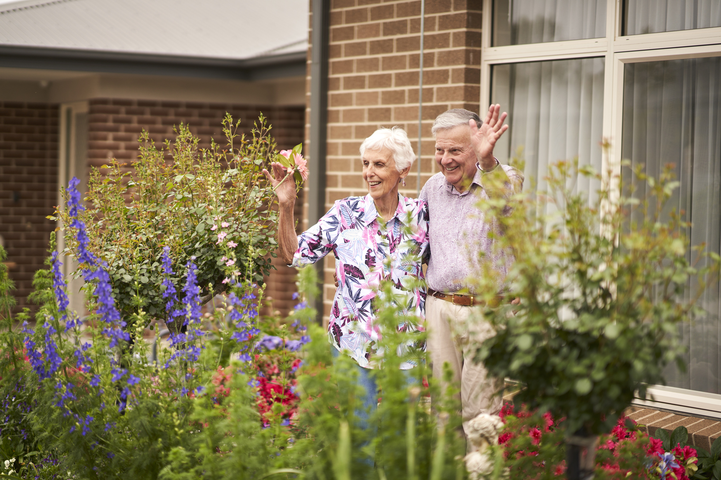 Isabella Gardens lifestyle photoshoot with residents villa with beautiful garden