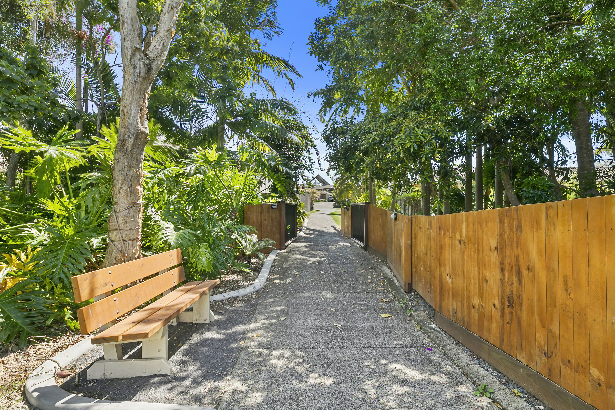 Hibiscus Noosa Outlook - Walkway