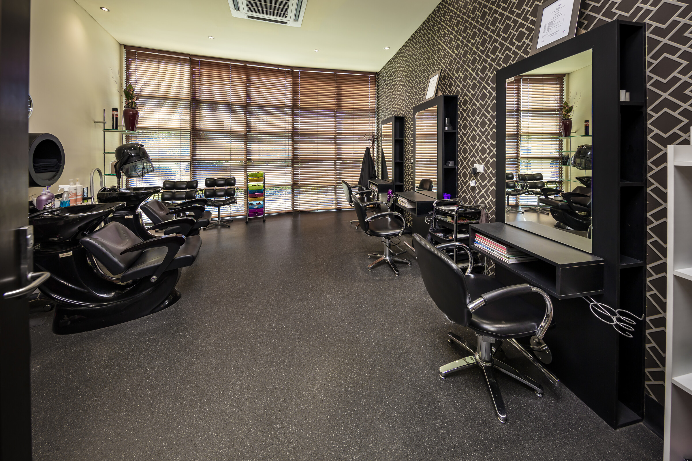 Woodlands Park hairdressing salon/barber