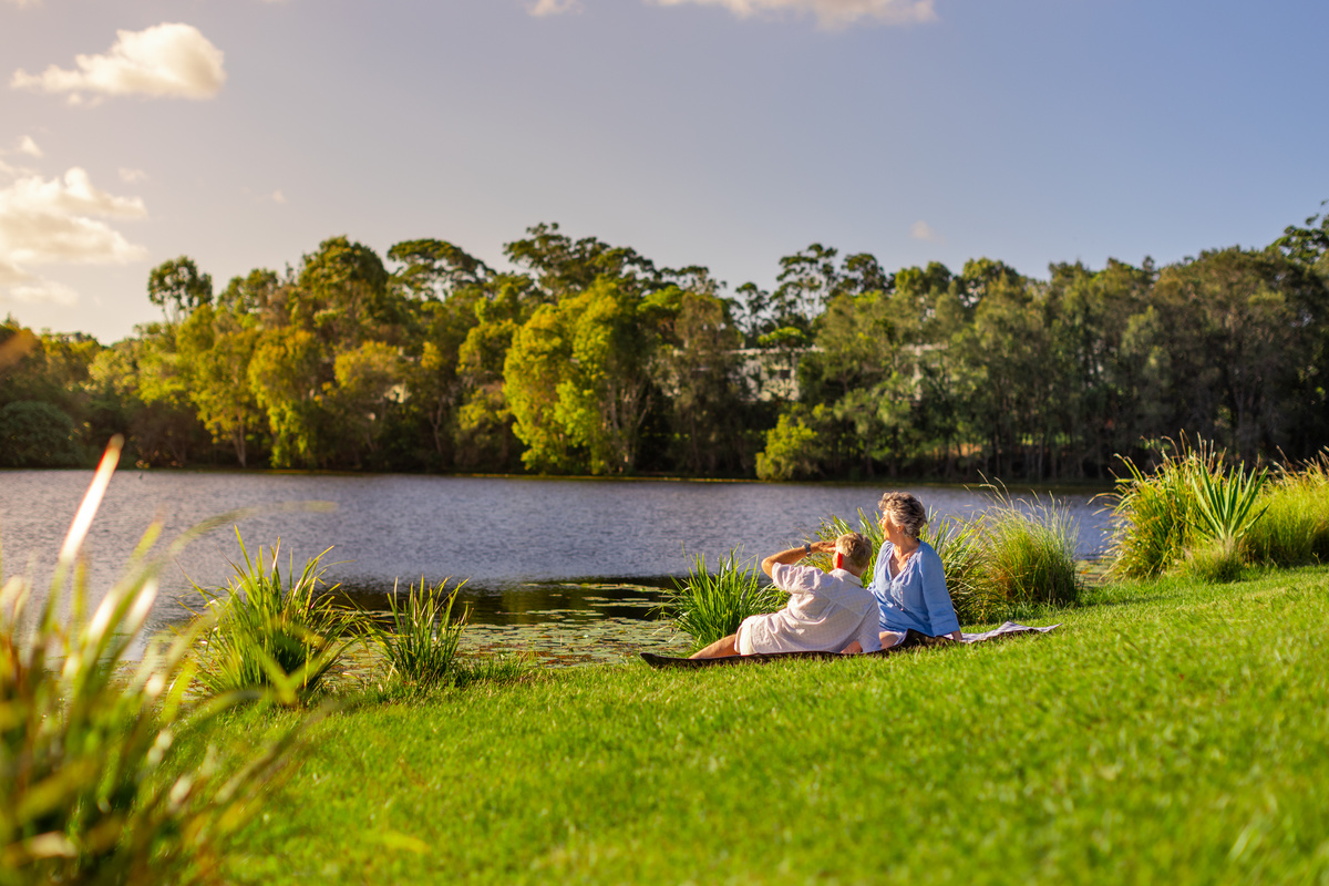 Allora Gardens - Lake