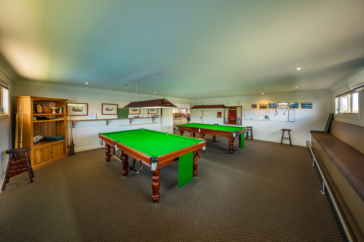 ALLV Allora Gardens - Village Photography Indoor Pool Table