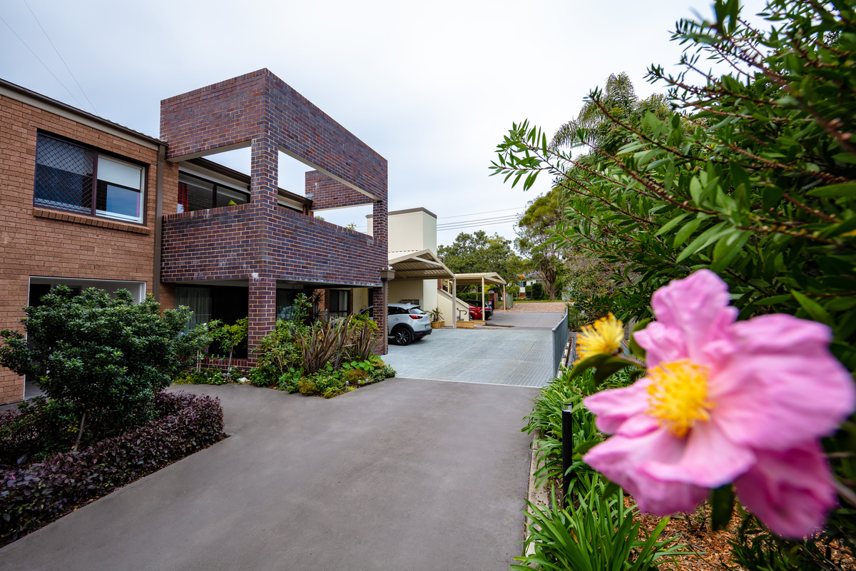 Pittwater Village  Photography Exterior Carport Entrance