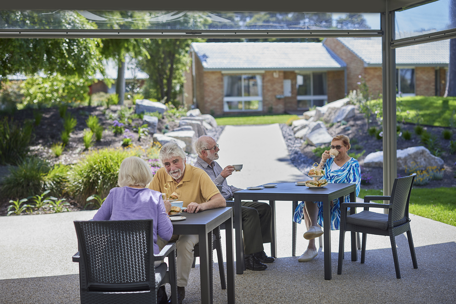 FHRV Forest Hills Residents enjoying the alfresco dining space