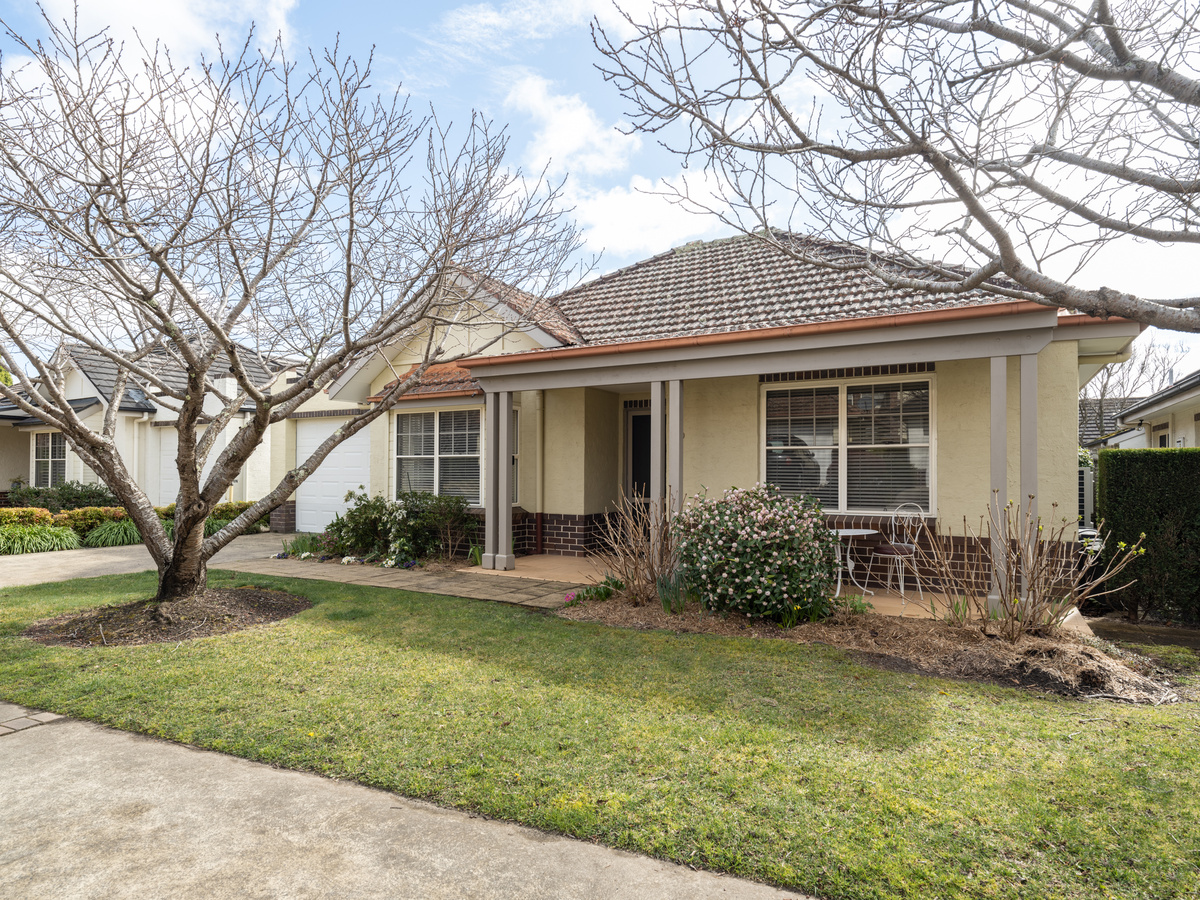 Annesley Bowral - Village Photography  Cottage