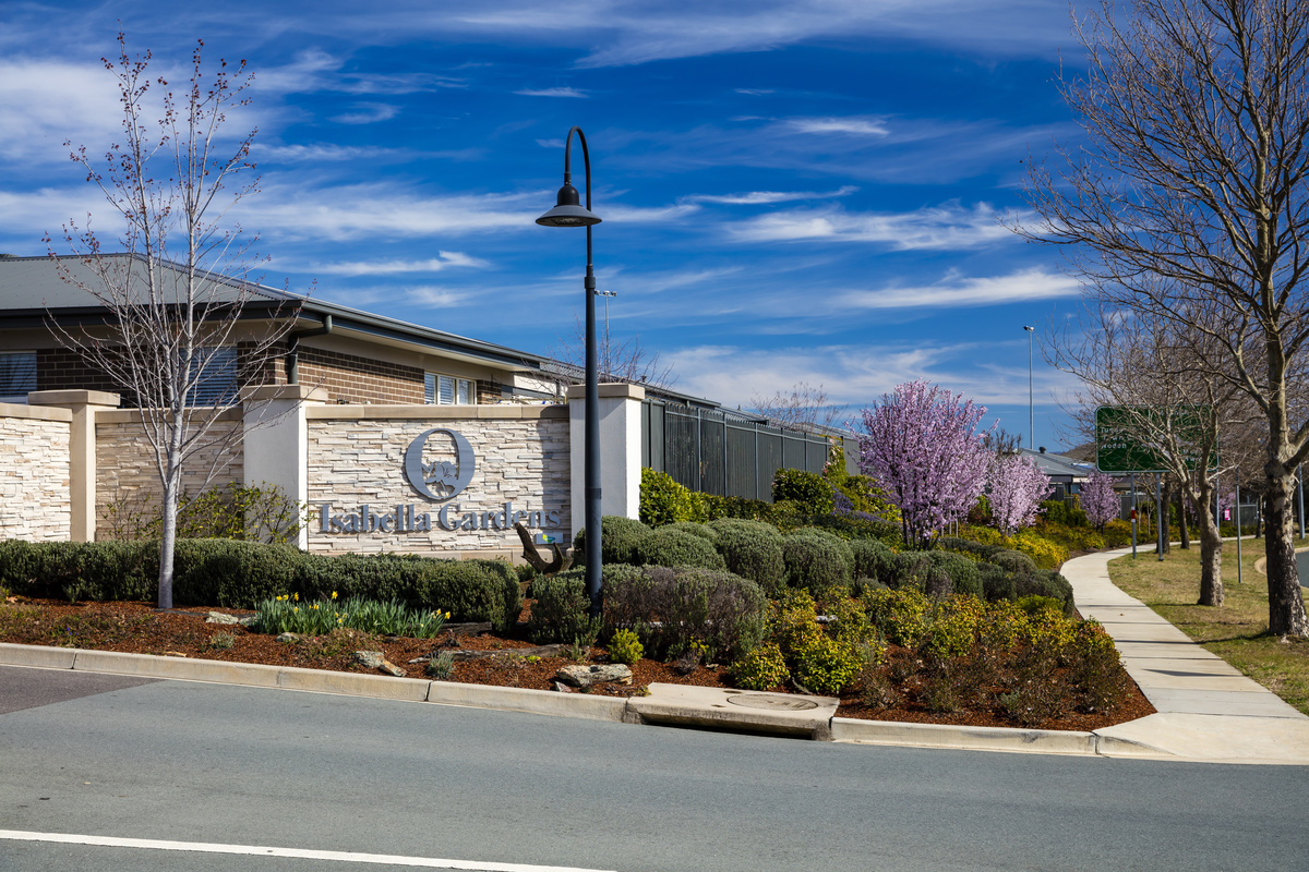 Isabella Gardens Village Photography Entry Sign