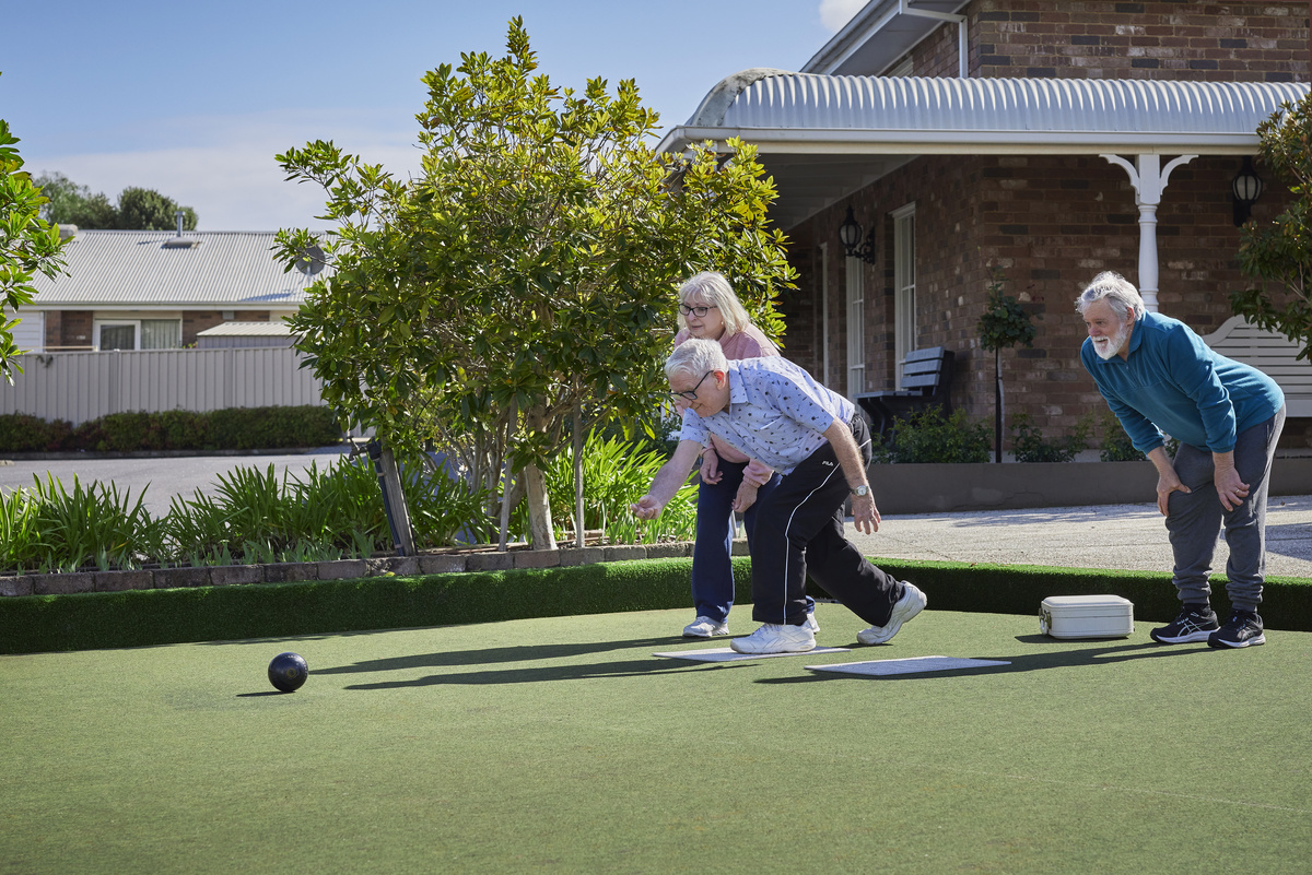 Heathglen Village image of residents bowling