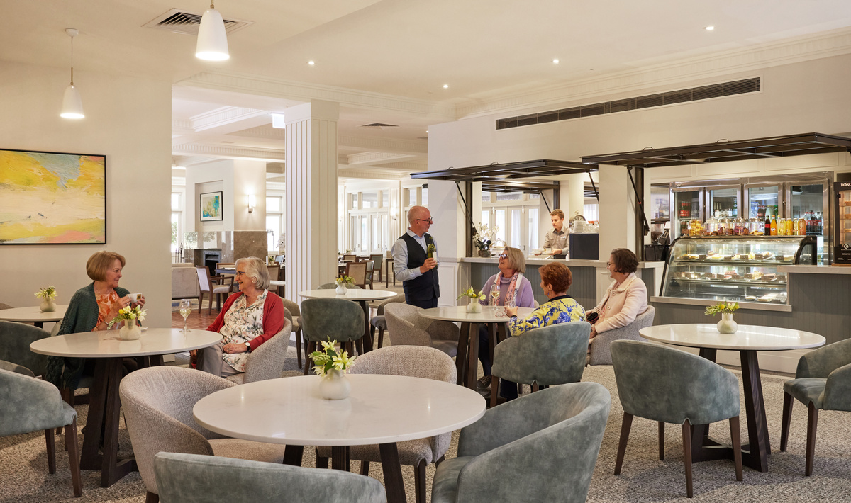 Classic Residences Brighton bar, restaurant and dining area