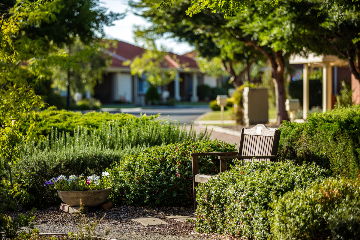 Windsor Park garden area with bench seat amongst homes