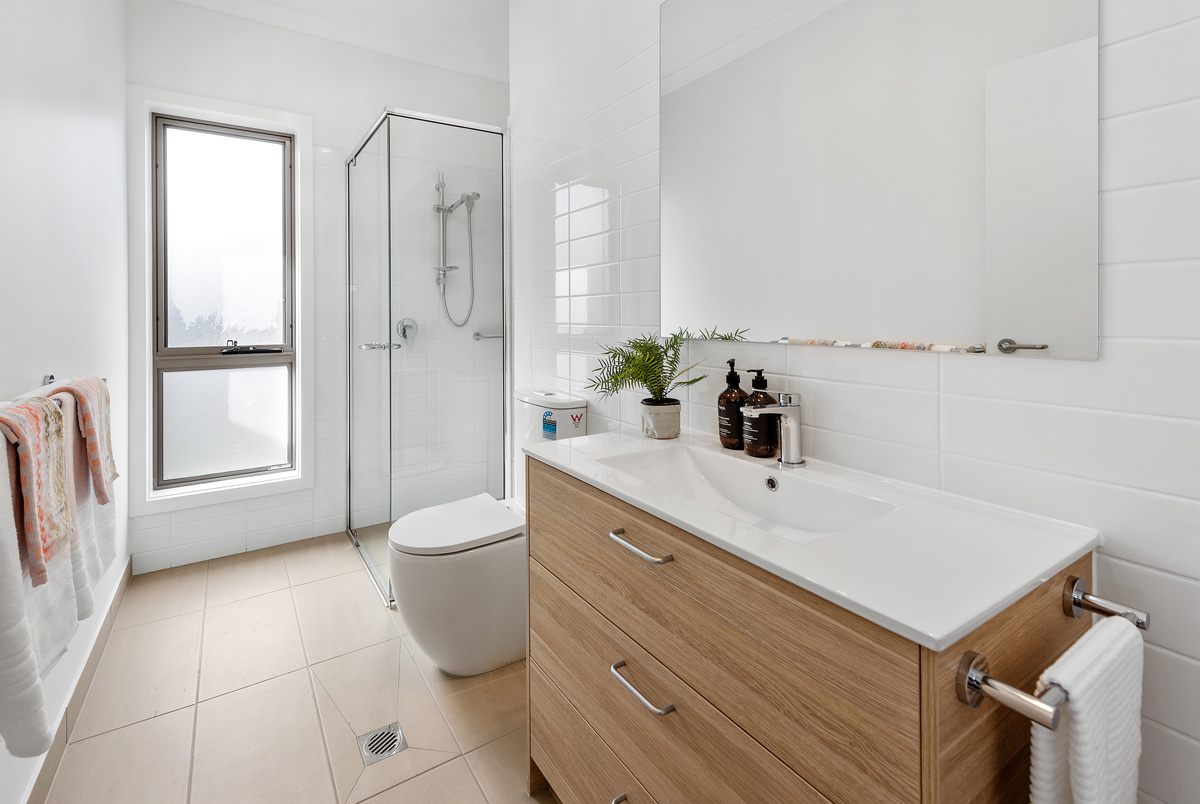 Sherwin Rise villa modern bathroom