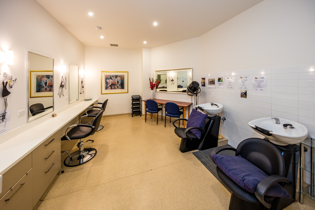 Martha's Point hairdressing salon/barber