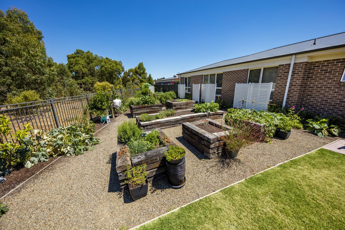The Links at Waterford raised garden beds next to building