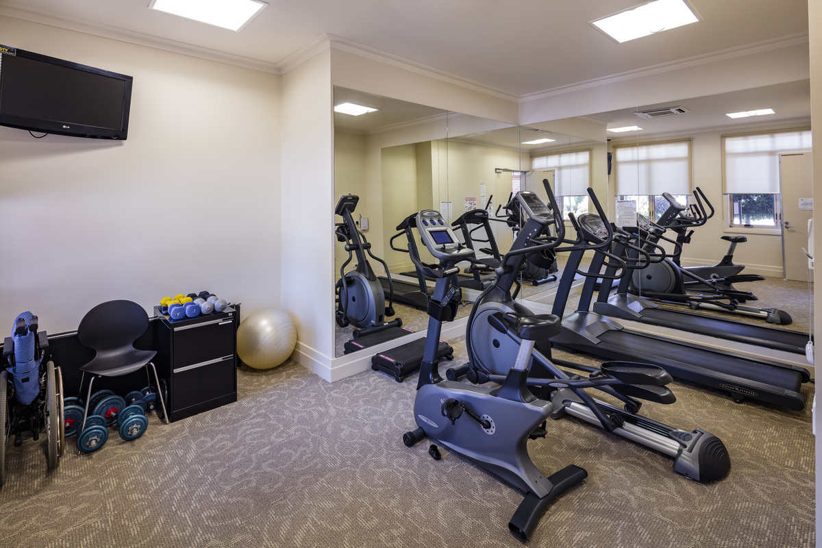 Waverley Country Club gymnasium with equipment and mirrors on the wall
