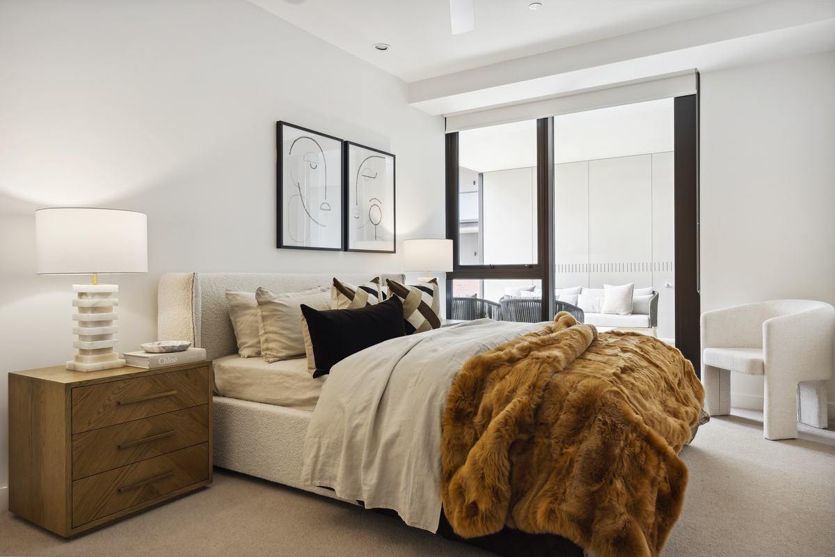 Bedroom, bedroom decor, table lamp, pink and white